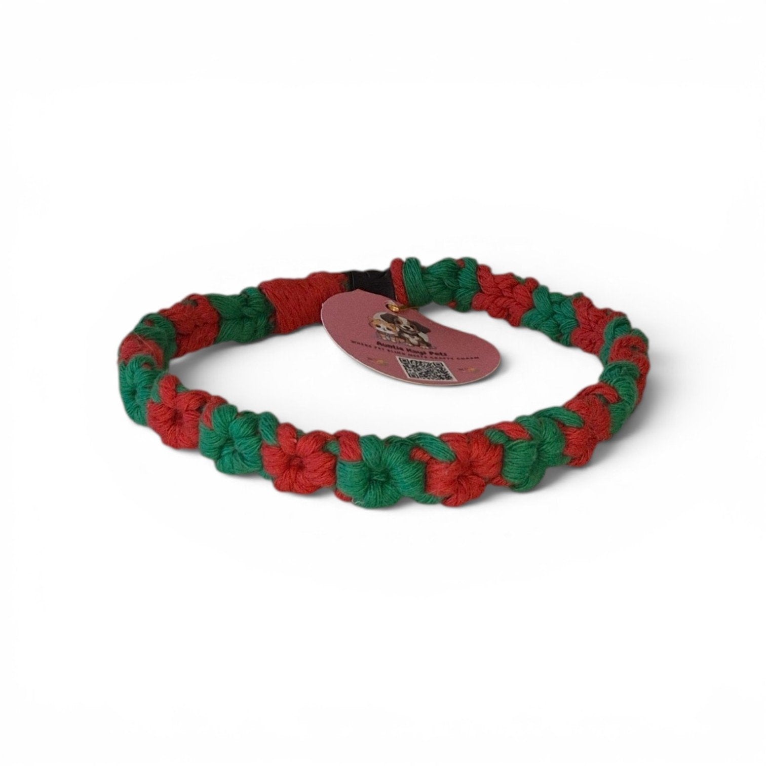 Handmade Macrame Pet Collar – Red & Green Holiday Daisy Design | Adjustable Dog & Cat Collar